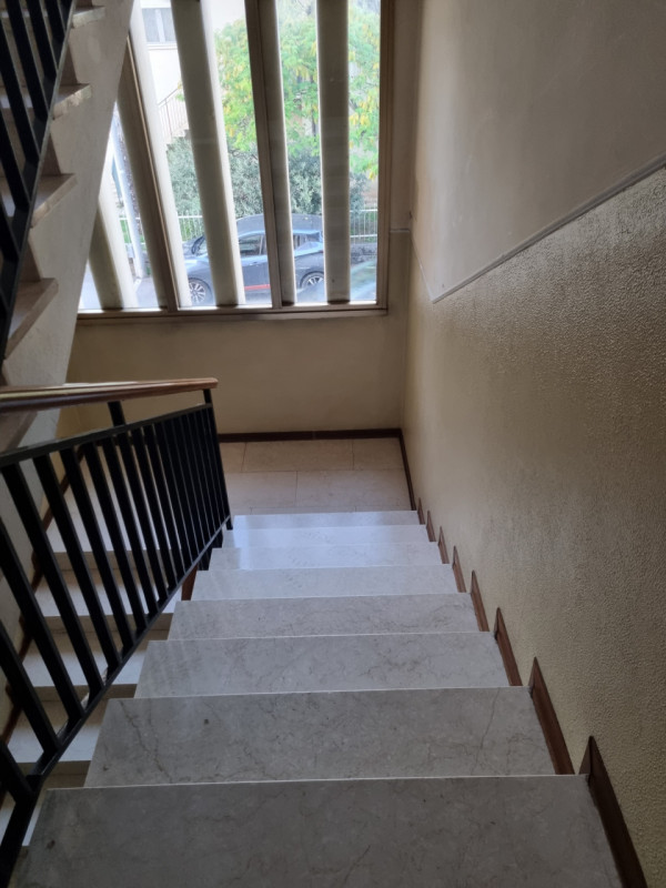 In vendita appartamento situato al secondo piano all'interno di un contesto condominiale composto...