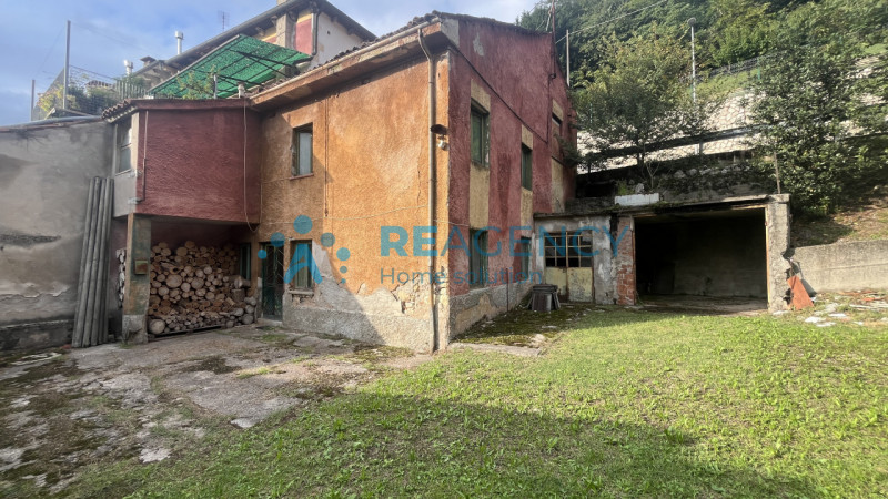 TRISSINO - Scopri questa affascinante proprietà rustica situata nel cuore di Trissino, una locali...
