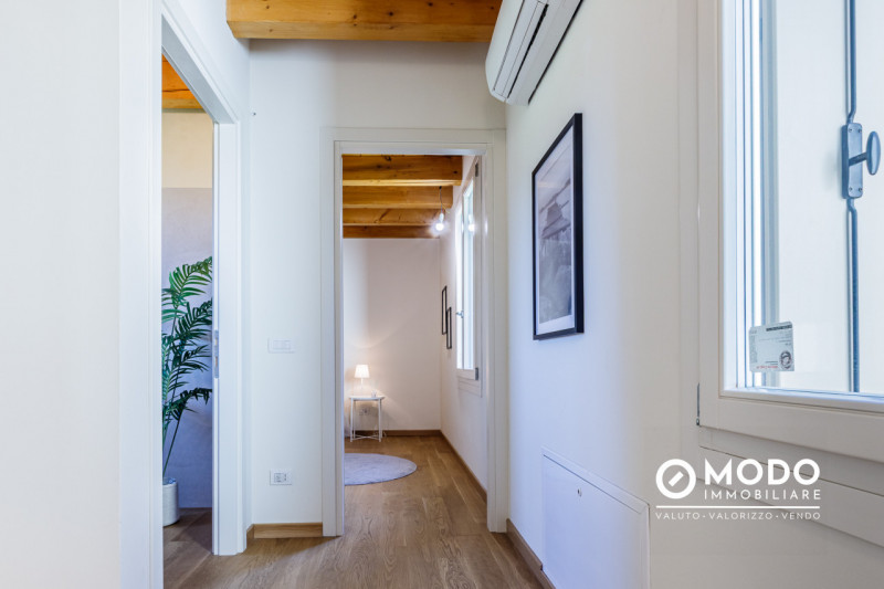 VIVI LA TUA INDIPENDENZA NEL CUORE DI VICENZA
ELEGANZA CONTEMPORANEA, COMFORT TOTALE, VITA URBANA...