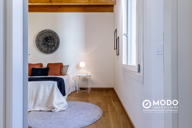 VIVI LA TUA INDIPENDENZA NEL CUORE DI VICENZA
ELEGANZA CONTEMPORANEA, COMFORT TOTALE, VITA URBANA...