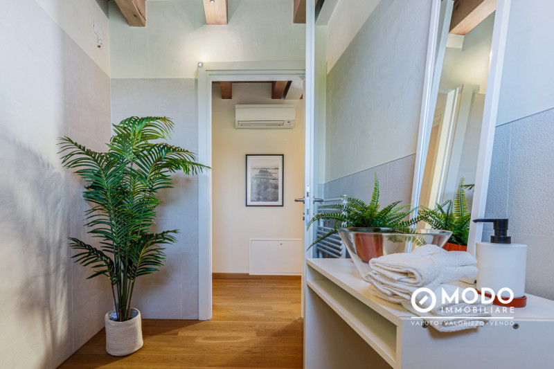 VIVI LA TUA INDIPENDENZA NEL CUORE DI VICENZA
ELEGANZA CONTEMPORANEA, COMFORT TOTALE, VITA URBANA...