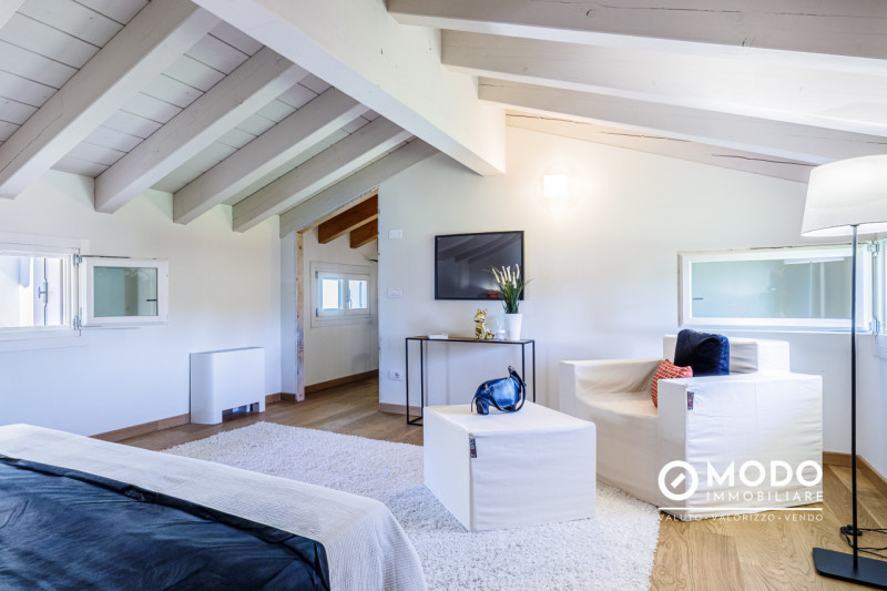 VIVI LA TUA INDIPENDENZA NEL CUORE DI VICENZA
ELEGANZA CONTEMPORANEA, COMFORT TOTALE, VITA URBANA...