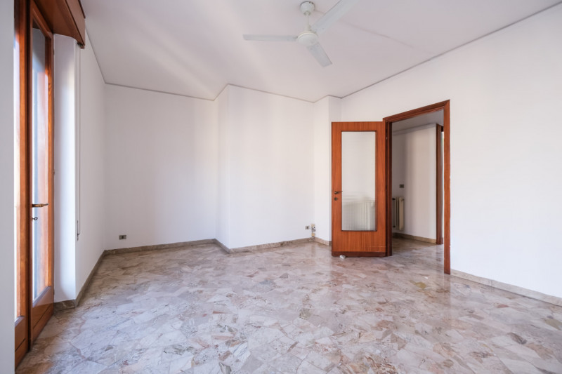 A pochi minuti a piedi dal centro storico, in un contesto condominiale ordinato e ben abitato, pr...