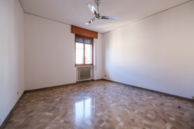 A pochi minuti a piedi dal centro storico, in un contesto condominiale ordinato e ben abitato, pr...