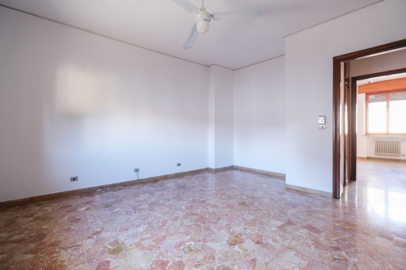 A pochi minuti a piedi dal centro storico, in un contesto condominiale ordinato e ben abitato, pr...