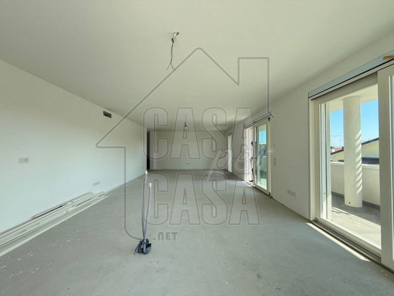 Rif. A02 - in centro ad Abano Terme proponiamo super attico con vista colli. l'appartamento circo...