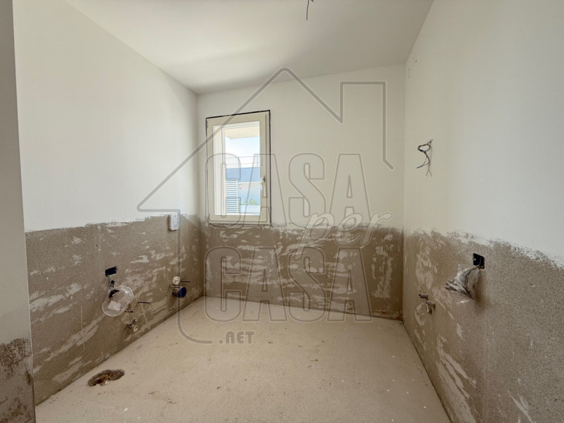 Rif. A02 - in centro ad Abano Terme proponiamo super attico con vista colli. l'appartamento circo...