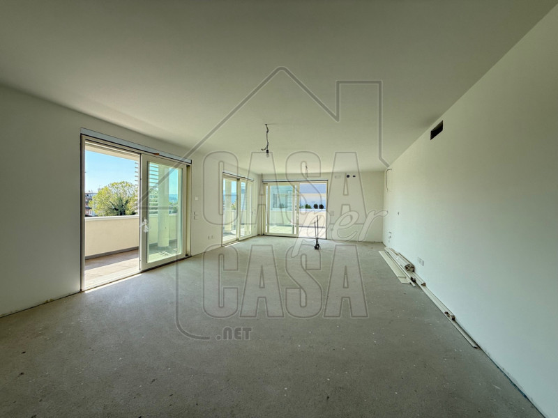 Rif. A02 - in centro ad Abano Terme proponiamo super attico con vista colli. l'appartamento circo...