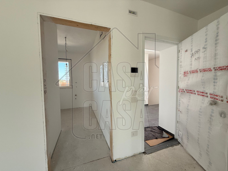 Rif. A02 - in centro ad Abano Terme proponiamo super attico con vista colli. l'appartamento circo...