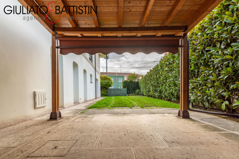 VICENZA: Vicinanze chiesa di S.Bertilla proponiamo elegante e raffinata villa contemporanea. Con ...