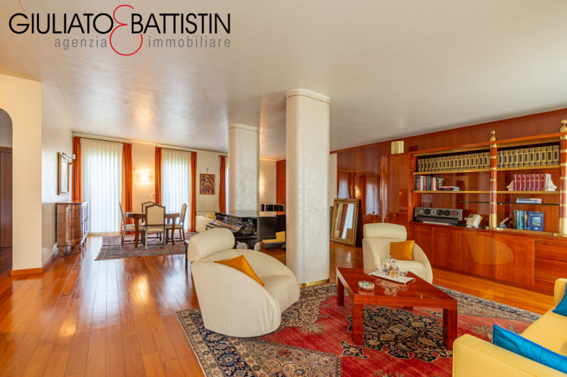 VICENZA: Vicinanze chiesa di S.Bertilla proponiamo elegante e raffinata villa contemporanea. Con ...