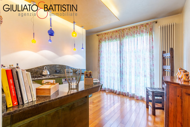 VICENZA: Vicinanze chiesa di S.Bertilla proponiamo elegante e raffinata villa contemporanea. Con ...