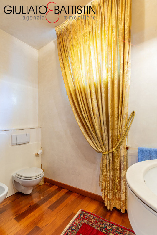 VICENZA: Vicinanze chiesa di S.Bertilla proponiamo elegante e raffinata villa contemporanea. Con ...