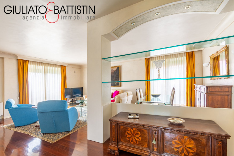 VICENZA: Vicinanze chiesa di S.Bertilla proponiamo elegante e raffinata villa contemporanea. Con ...