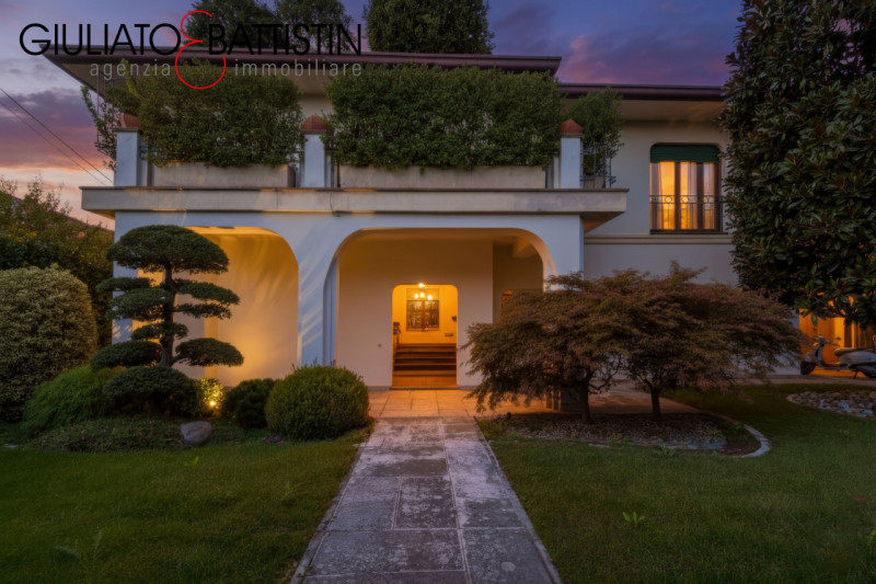 VICENZA: Vicinanze chiesa di S.Bertilla proponiamo elegante e raffinata villa contemporanea. Con ...