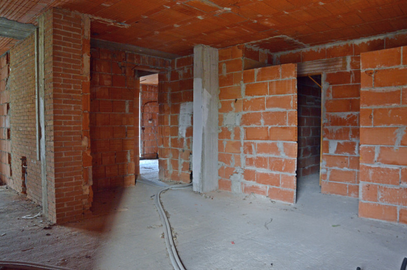 Proponiamo in vendita un intero fabbricato residenziale situato a Poianella, frazione tranquilla ...