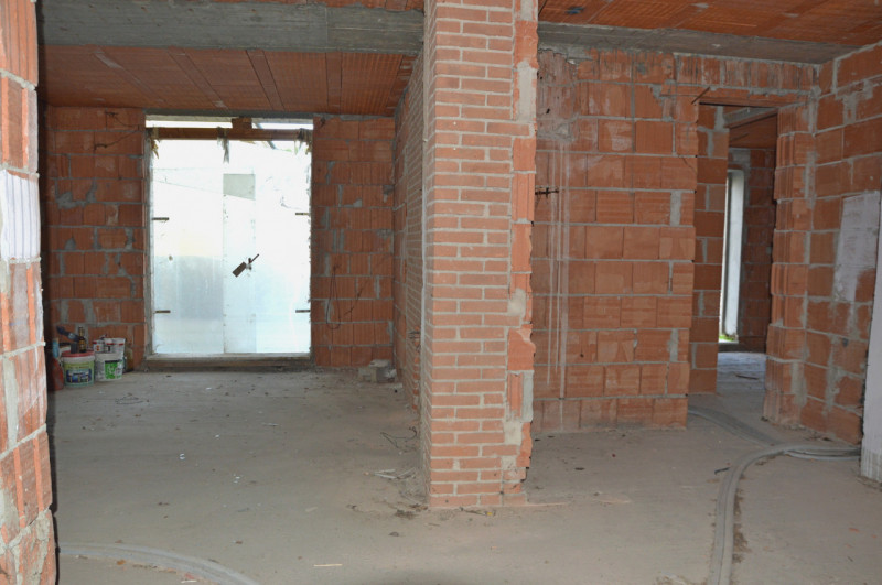 Proponiamo in vendita un intero fabbricato residenziale situato a Poianella, frazione tranquilla ...