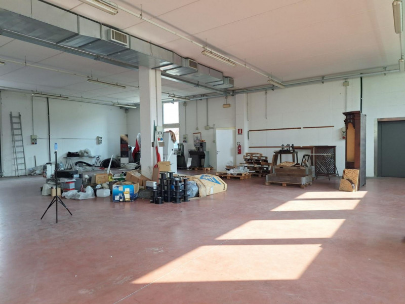 Proponiamo in vendita a Bassano del Grappa (VI), in Strada Marchesane 297, capannone industriale ...