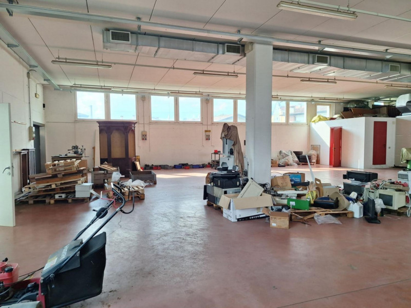 Proponiamo in vendita a Bassano del Grappa (VI), in Strada Marchesane 297, capannone industriale ...