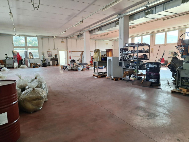 Proponiamo in vendita a Bassano del Grappa (VI), in Strada Marchesane 297, capannone industriale ...