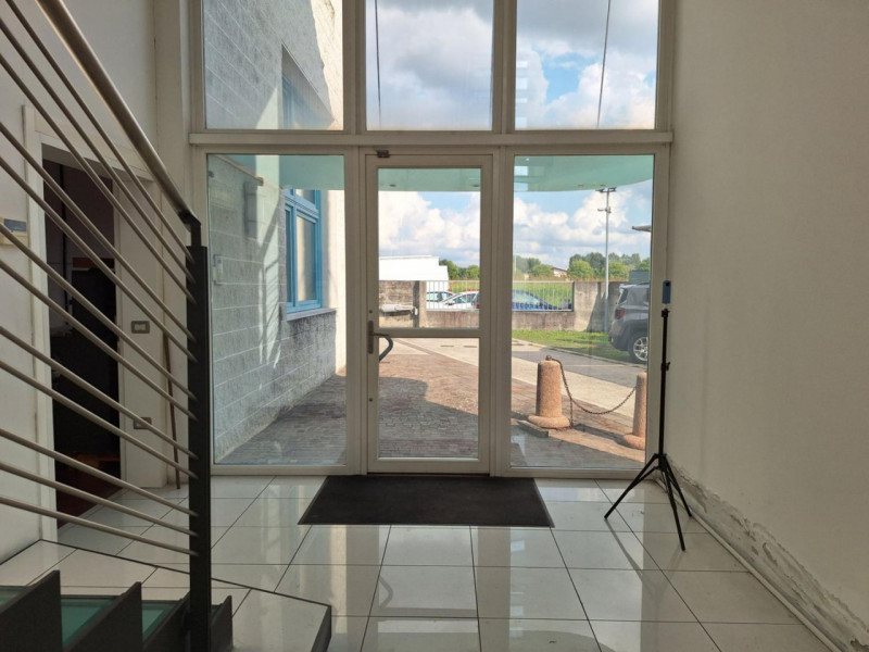 Proponiamo in vendita a Bassano del Grappa (VI), in Strada Marchesane 297, capannone industriale ...