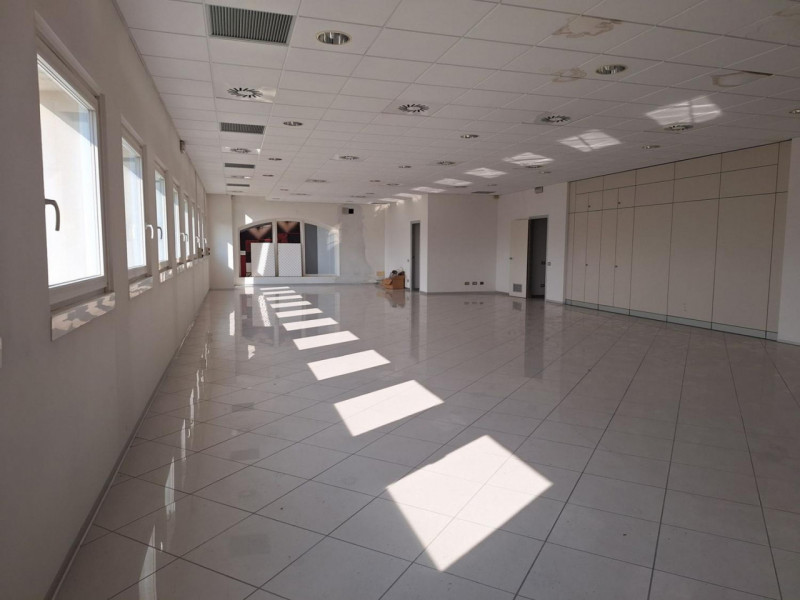 Proponiamo in vendita a Bassano del Grappa (VI), in Strada Marchesane 297, capannone industriale ...