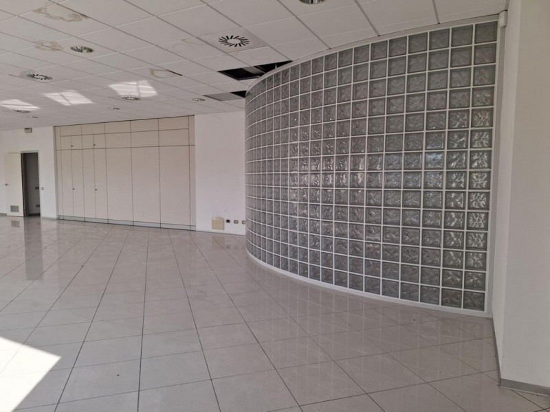 Proponiamo in vendita a Bassano del Grappa (VI), in Strada Marchesane 297, capannone industriale ...