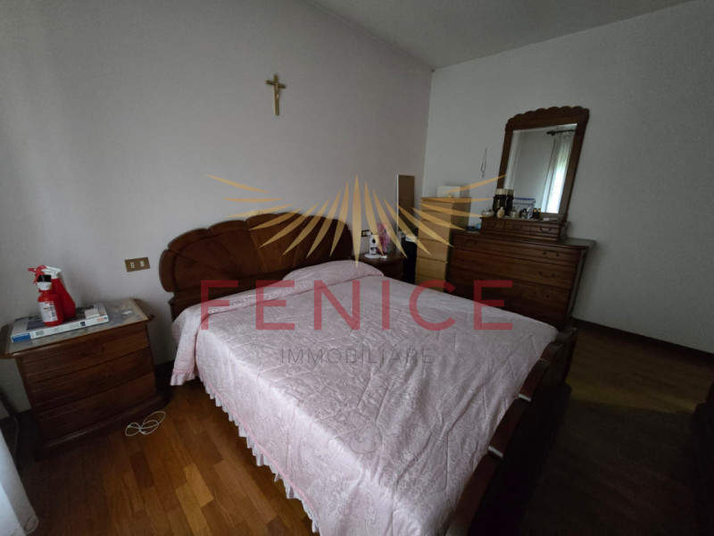 Scopri questo accogliente e raffinato appartamento trilocale situato nel cuore di Santa Maria di ...