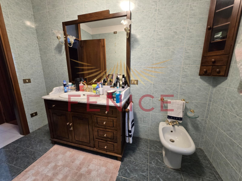 Scopri questo accogliente e raffinato appartamento trilocale situato nel cuore di Santa Maria di ...