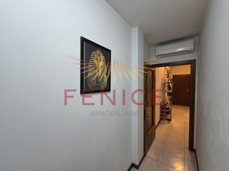 Scopri questo accogliente e raffinato appartamento trilocale situato nel cuore di Santa Maria di ...