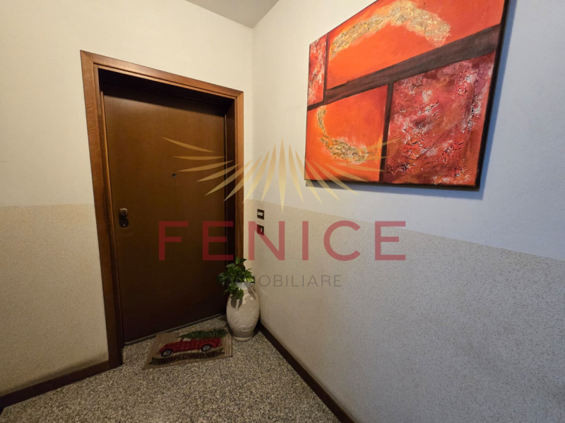 Scopri questo accogliente e raffinato appartamento trilocale situato nel cuore di Santa Maria di ...