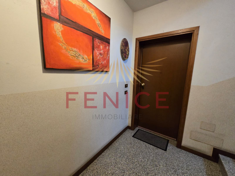 Scopri questo accogliente e raffinato appartamento trilocale situato nel cuore di Santa Maria di ...