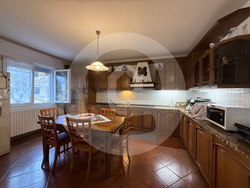 Scopri questa splendida casa singola completamente ristrutturata in classe A, situata nel tranqui...