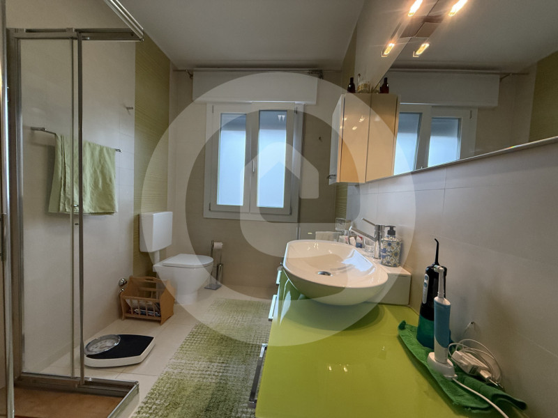 Scopri questa splendida casa singola completamente ristrutturata in classe A, situata nel tranqui...