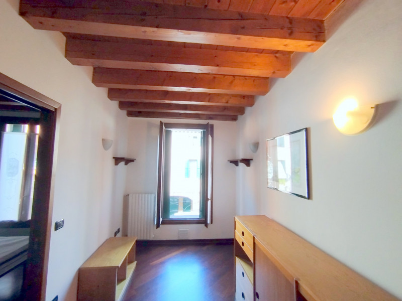 ELEGANTE MINI ARREDATO NEI PRESSI DI PRATO DELLA VALLE €.240.000 - rif.CL501

Nel cuore di Padova...