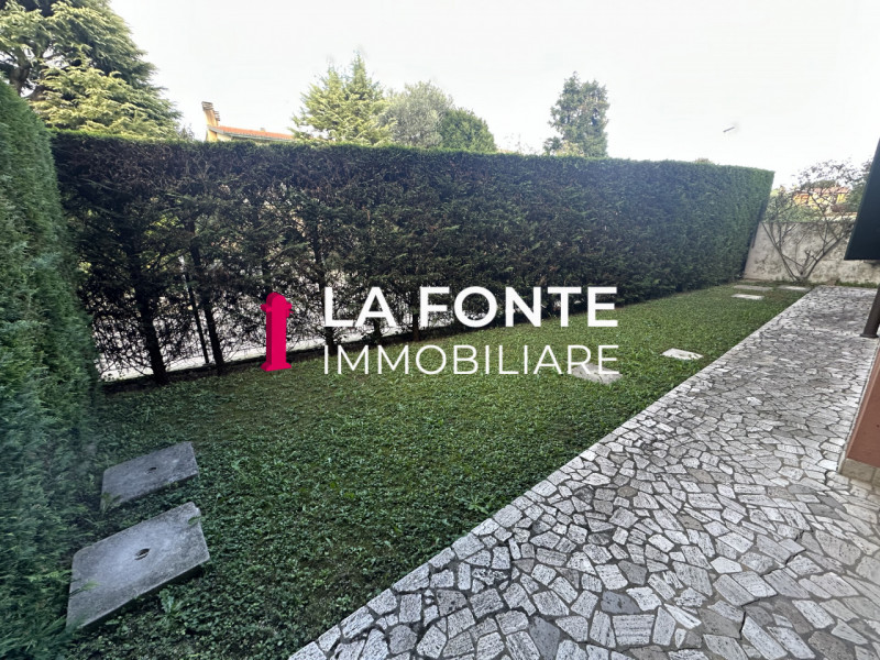 PERAROLO DI VIGONZA/CAPRICCIO- APPARTAMENTO CON GIARDINO offre un'accogliente soggiorno con angol...