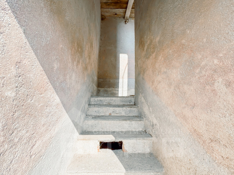 Semi-detached townhouse for sale in Mezzomerico, with garden