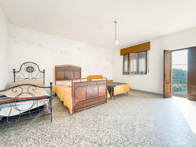 Semi-detached townhouse for sale in Mezzomerico, with garden