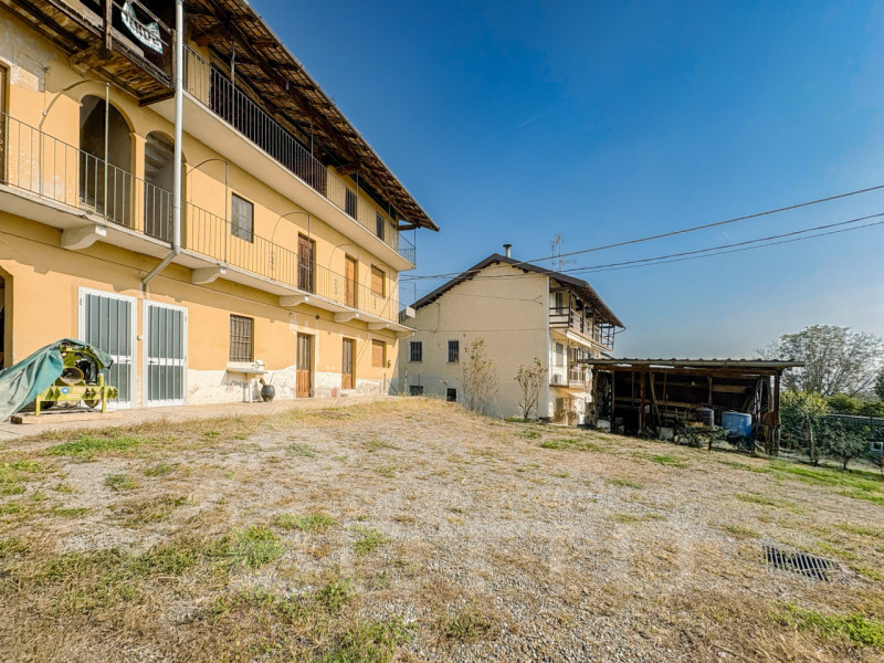 Semi-detached townhouse for sale in Mezzomerico, with garden