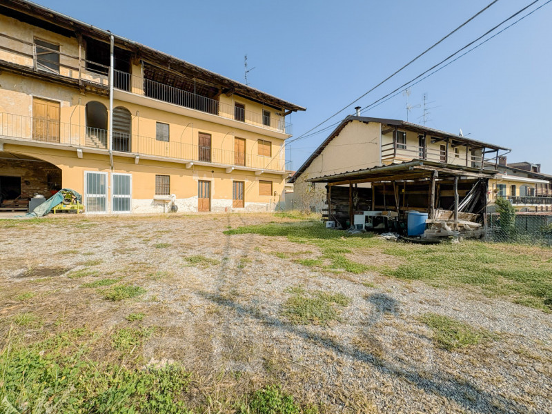 Semi-detached townhouse for sale in Mezzomerico, with garden