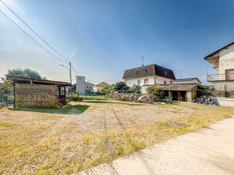 Semi-detached townhouse for sale in Mezzomerico, with garden