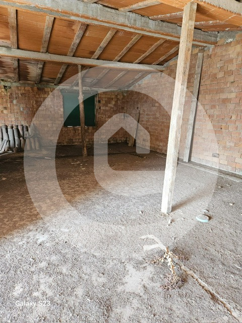 Scopri questa straordinaria porzione di annesso agricolo situata nel cuore della frazione Busiago...