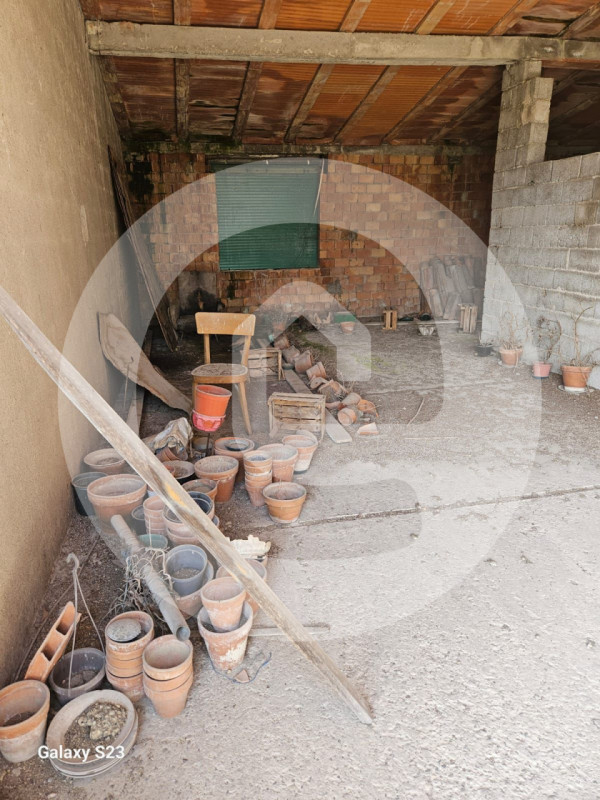 Scopri questa straordinaria porzione di annesso agricolo situata nel cuore della frazione Busiago...