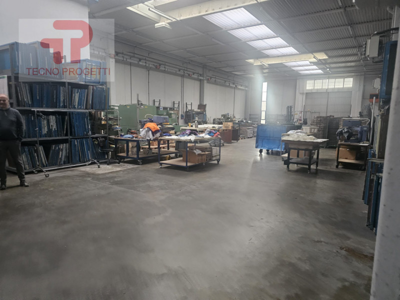 Se stai cercando uno spazio versatile e strategico per la tua attività, non perdere questa opport...