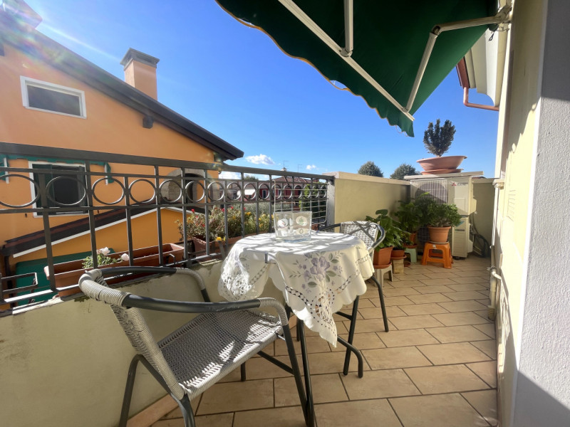 Inserito in piccolo contesto abitativo di sole 6 unità, senza amministratore di condominio e con ...