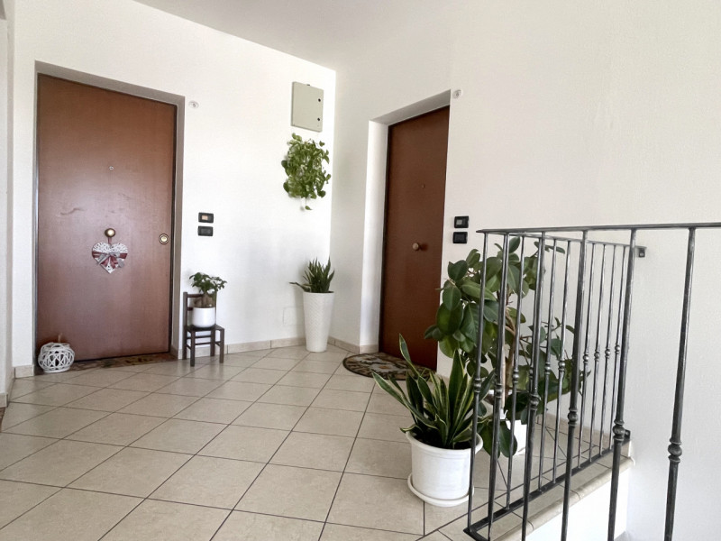 Inserito in piccolo contesto abitativo di sole 6 unità, senza amministratore di condominio e con ...