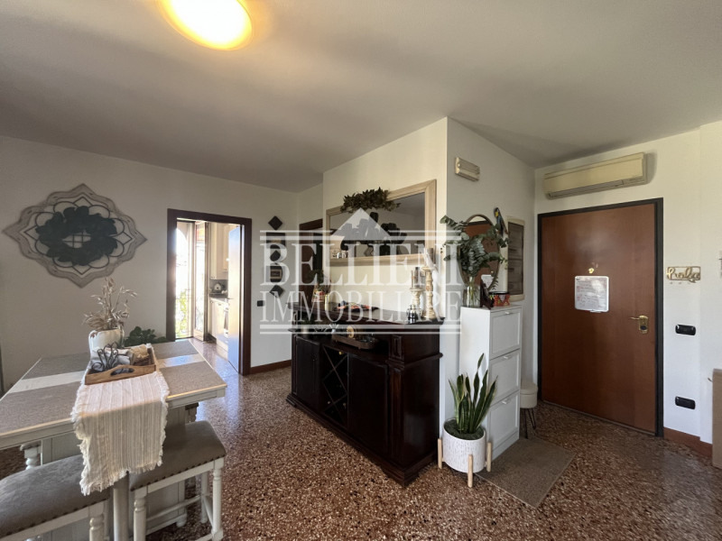 INTERNO CORSO FOGAZZARO: In splendida posizione, in zona tranquilla, proponiamo in vendita un ele...