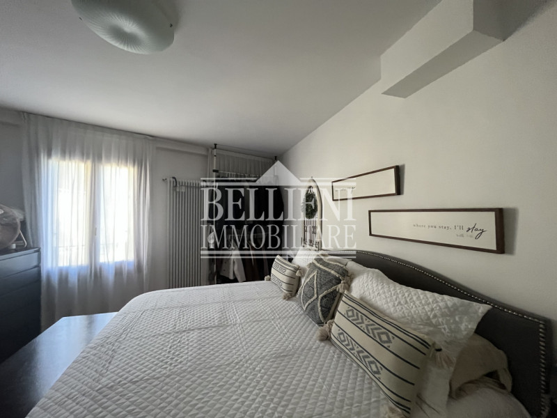 INTERNO CORSO FOGAZZARO: In splendida posizione, in zona tranquilla, proponiamo in vendita un ele...