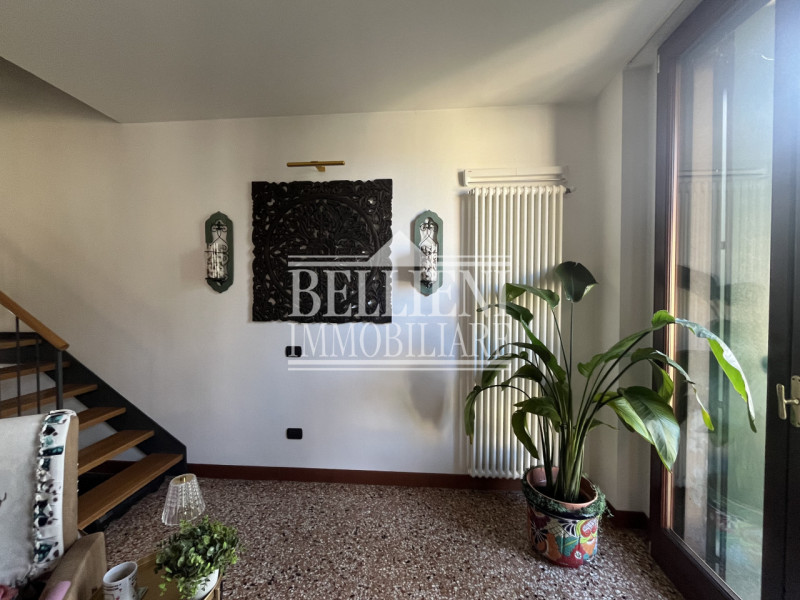 INTERNO CORSO FOGAZZARO: In splendida posizione, in zona tranquilla, proponiamo in vendita un ele...