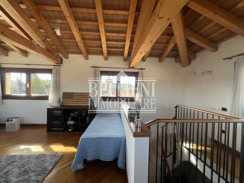 INTERNO CORSO FOGAZZARO: In splendida posizione, in zona tranquilla, proponiamo in vendita un ele...